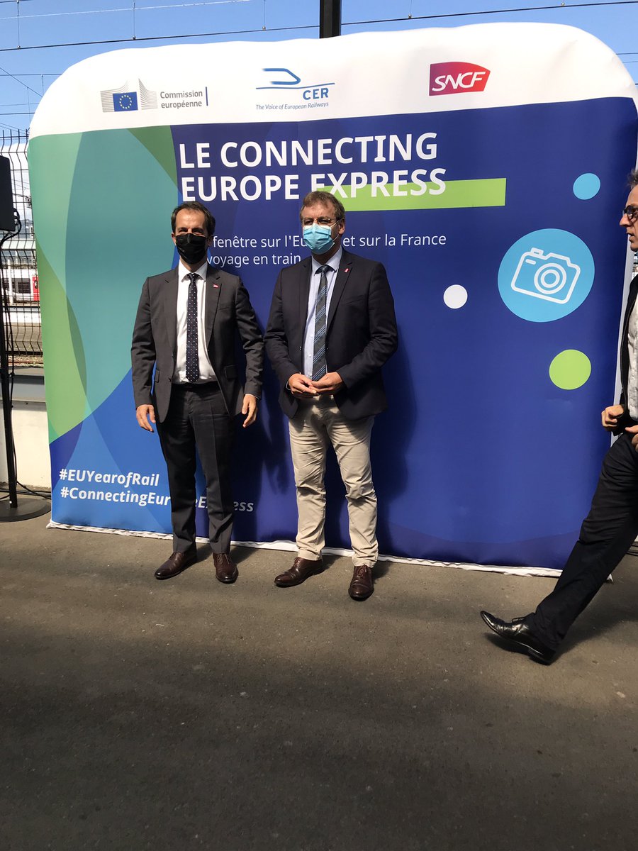 #SNCF Accueil du #ConnectingEuropeExpress à Hendaye. Grand Périple de 36 jours/26 pays! coopération Et aménagement des territoires européen #mobilitédurable #transportferrovaire <a href="/Adif_es/">Adif</a> @Renfe_SNCF_Fr <a href="/kottebask/">ECENARRO Kotte</a> <a href="/CFanichet/">Christophe Fanichet</a> <a href="/mathberge/">Mathieu Bergé</a> <a href="/JoDoppelbauer/">Josef Doppelbauer</a> <a href="/hervelefevre7/">Hervé LEFEVRE</a>