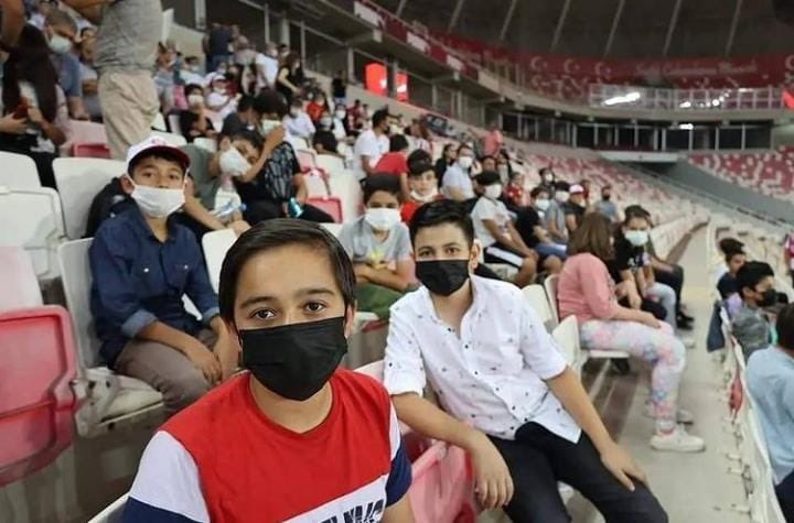 #MinikYigidolaraBuyukCeza 
Şehrimizin çocuklarının taraftar kültürünü ve dayanışma ruhunu geliştiren “Minik Yiğidolar Takımını Sahipleniyor” projesi kapsamında çocuklarımız yine usulünce yerini alacak. Bu uğurda cezamızı(!) ödemeye ben de varım. 
<a href="/valisalihayhan/">Salih AYHAN</a> 
<a href="/TFF_Org/">TFF</a>