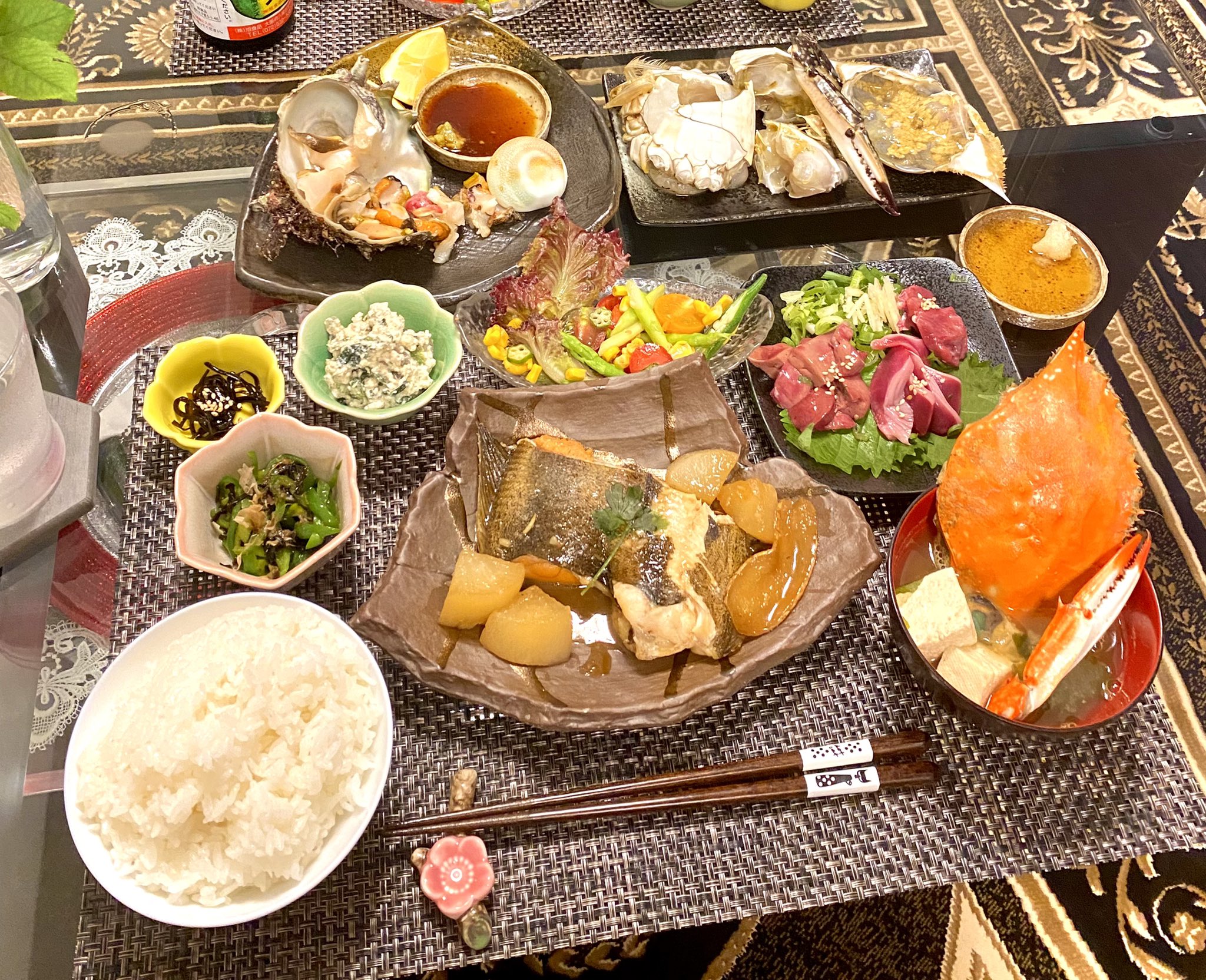 かおり 今日のメニュー 赤カレイの煮付 蟹の味噌汁 ワタリガニ生食 鳥刺し３種盛り サザエのお造り 白和 ピーマンの小鉢 北海道昆布 アスパラサラダ ごはん おなかいっぱーい 料理 手作り料理 手料理 おうちごはん Twitter家庭料理部 いいね 飯テロ