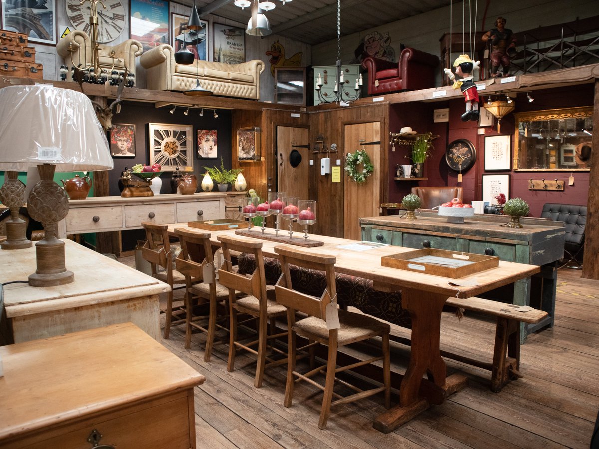 Welcome to the weekend! Our showrooms are packed with exciting new goodies &amp; we still have 20% off our gorgeous range of Atlantis garden planters. Open til 5pm today, closed Sunday.

reclaimedworld.com

#reclaimedworld #cheshire #visitcheshire #reclamationyard #reclamation