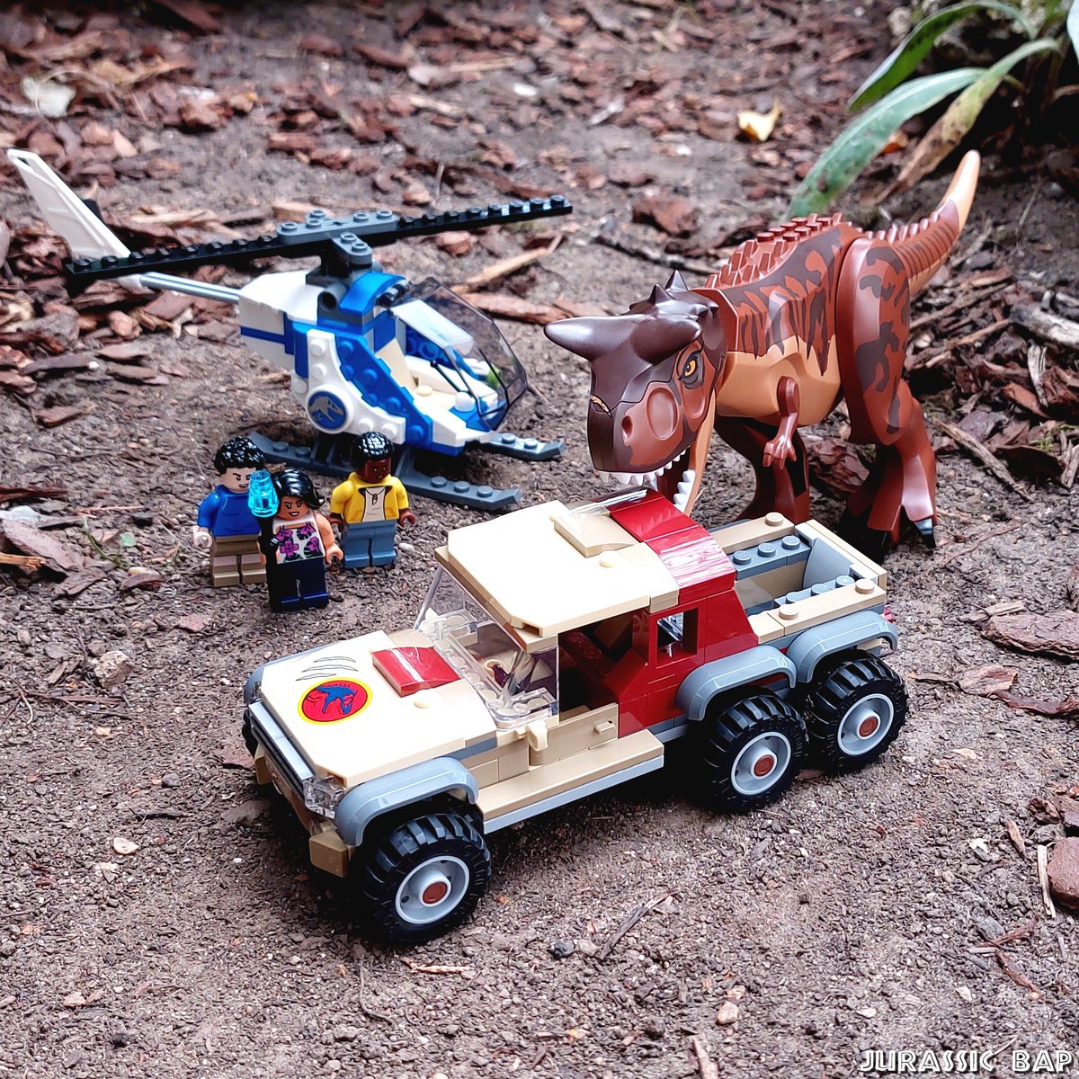 JurassicBap's tweet photo. The new @LEGO_Group @JurassicWorld are here! Finally a quite 'accurate' vehicle! #JurassicWorld #TheParkIsOpen #CampCretaceous #TheCampIsOpen #JurassicPark #IslaNublar #Lego #LegoJurassicWorld #Dinosaur #Carnotaurus #MercedesBenz #G63 #AMG #6X6 #CampCretaceousG63AMG6X6 https://t.co/Yq3tvZIq8i