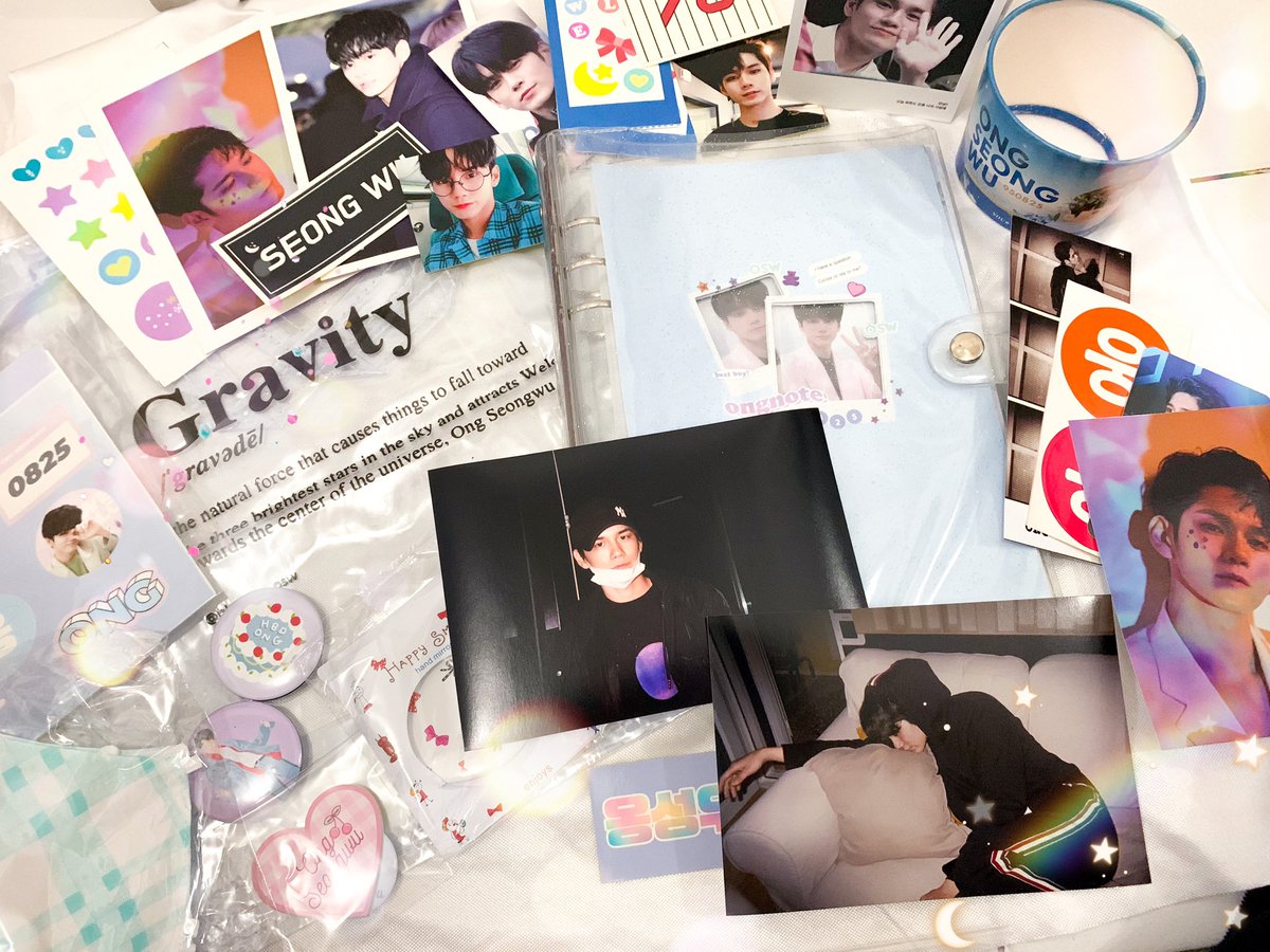 underblueskye's tweet photo. hello @bluestar_osw, the gift (and the extras) have safely arrived at my place. thank you so much!! padahal dibilanginnya dapet lipss official photoset aja tapi dapet yang lain-lainnya juga banyak banget huhu once again, thank you 💙💙 https://t.co/gOAx2fmsCy