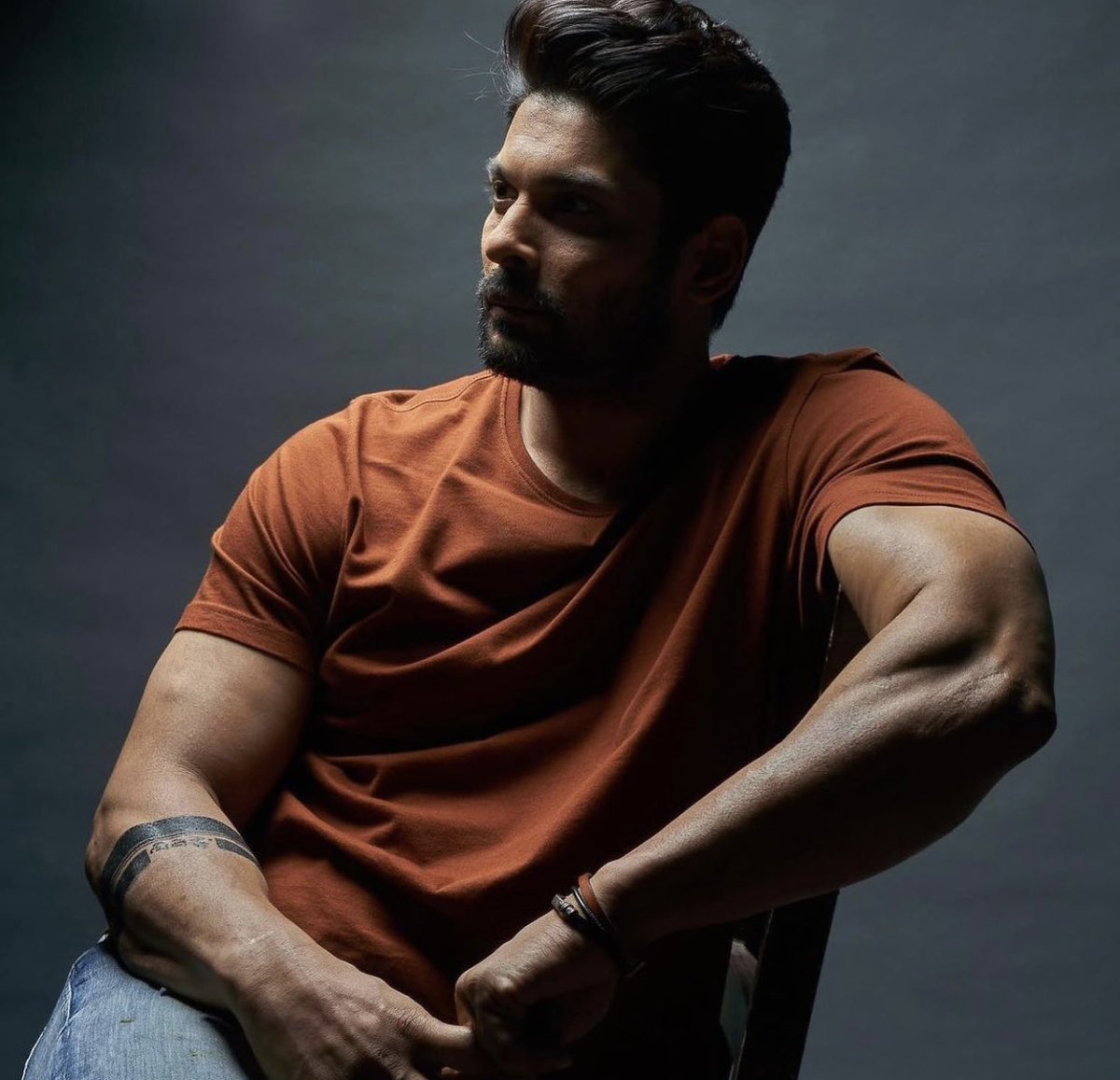 ItsDeepakThakur's tweet image. तमाम उम्र जो हमसे बेरुखी की सबने,
कफ़न में हम भी अजीज़ों से मुँह छुपा के चले।💔💔😭😭
@sidharth_shukla 💔 #SiddharthShukla #ShehnaazGill 💔💔 #SiddharthShuklaRIP 😭😭