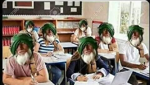 baabalog's tweet photo. जब आधी छुट्टी होरी हो अर मास्टर पढ़ाये ही जावै😣😣😣
लै बालक:-👇😠😠 https://t.co/RYQfSOxgxg