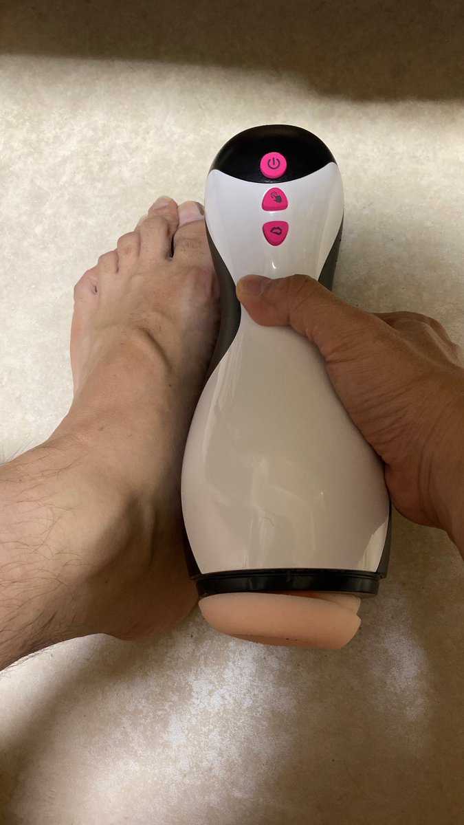 DbNipple's tweet photo. Besutoさんの電動オナホが届きました!
振動の種類も多いし、フェラモードもある。
中のホールが14.5㎝なので、それ以上の大きさの人は逝くことは難しいかも。
それでも亀頭は包まれるので��持ち良くなれる。
今度、動画UPします。
#Besuto
#電動オナホ https://t.co/81xXvjVI9o