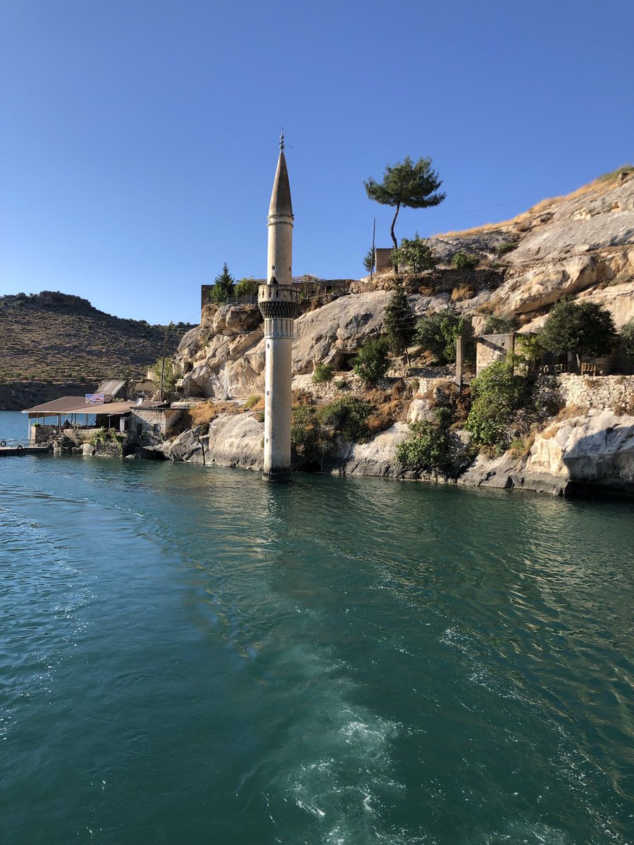 "Bağrıma kadar sulara gömülsem de, göklere uzanan parmağımla varlığına ve birliğine şehâdet ederim!"

Foto: <a href="/mikaraman/">M. İHSAN KARAMAN, MD, PhD</a> 
(Savaşan Köyü/Halfeti/Urfa)