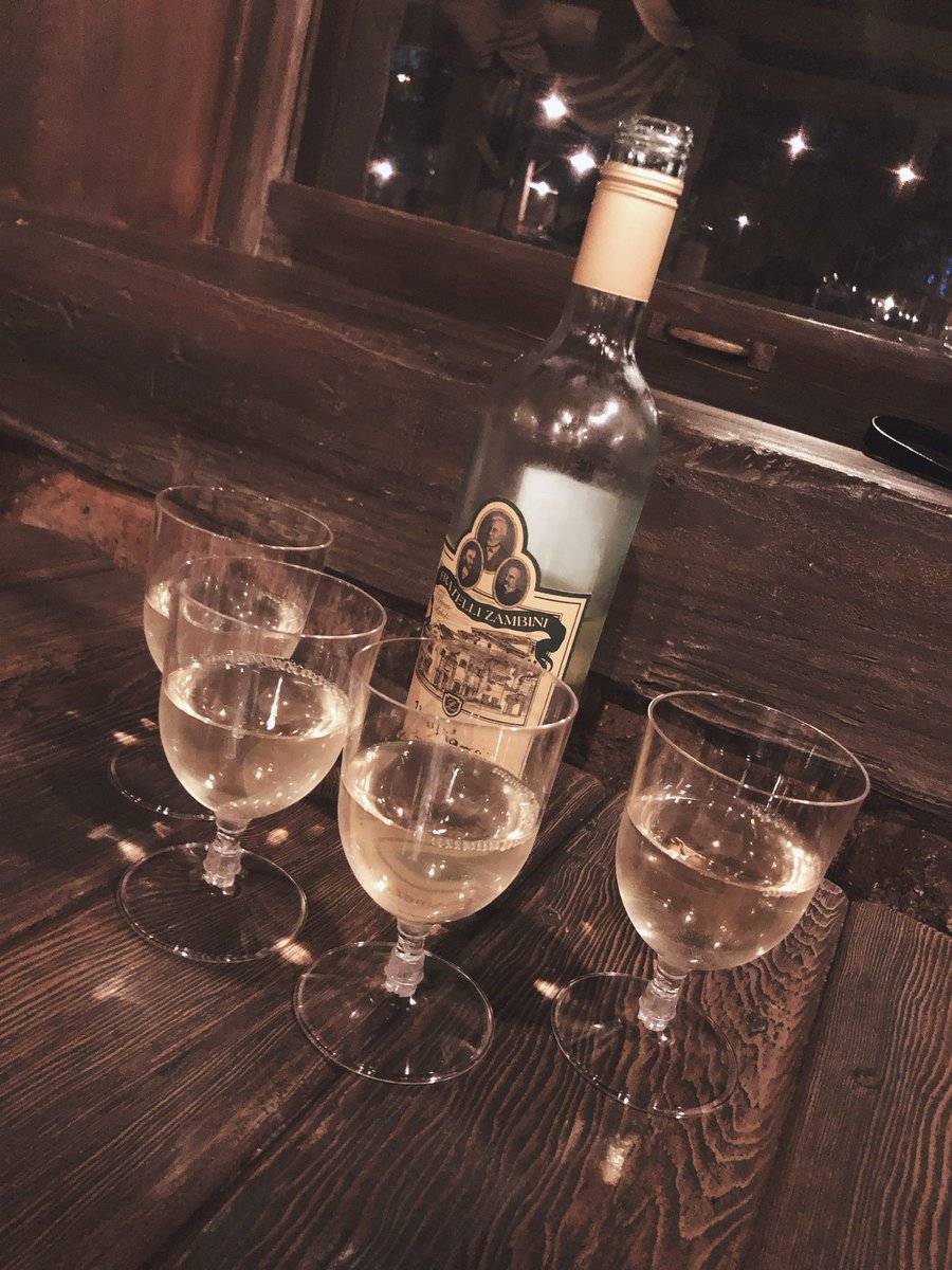 ちょこ V Twitter 今日は東京ディズニーシーの開園記念日 沢山の友達 昔の男 との思い出がたくさんあるディズニーシー 1番の思い出は女の子4人で行った時 最終的に乗り物に乗らずワインのボトルをひたすら開けてる酒ヤクザになってたことです ちょこ V Twitter 今日は東京ディズニーシーの開園記念日 沢山の友達 昔の男 との思い出がたくさんあるディズニーシー 1番の思い出は女の子4人で行った時 最終的に乗り物に乗らずワインのボトルをひたすら開けてる酒ヤクザになってたことです