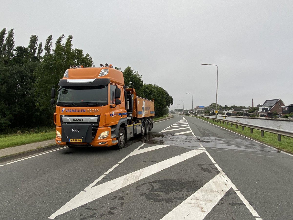 Asfalt frezen N207. De eerste kilometer van de tweede fase is verwijderd. Groot onderhoud N207 Gouda-Boskoop.vermeulengroep.com/vermeulen-bren…