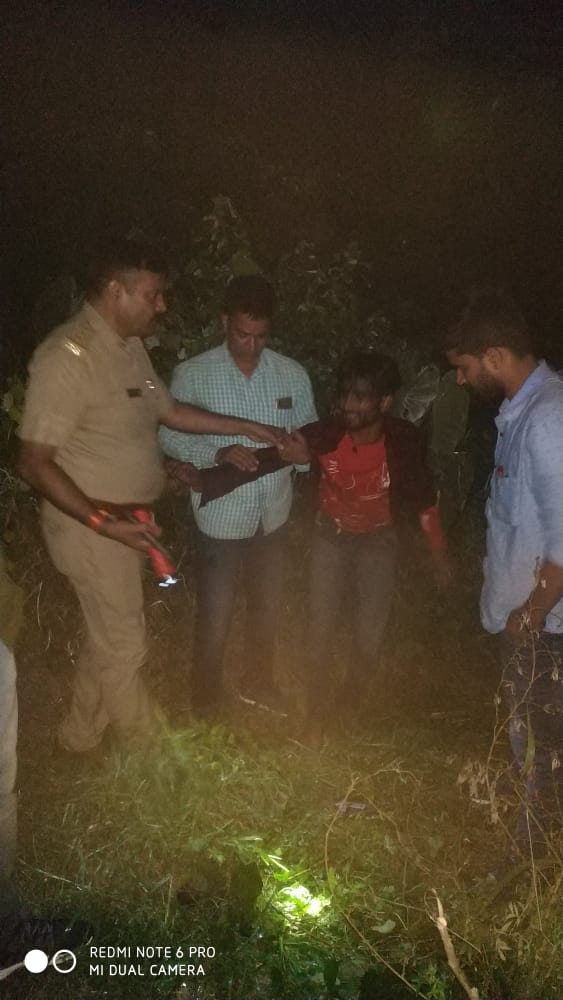 kushinagarpol's tweet photo. #kushinagarpol

स्वाट व थाना कसया की संयुक्त टीम द्वारा गौतस्करी में संलिप्त 25000 रुपये का ईनामी बदमाश मुठभेड़ में किया गया गिरफ्तार।

#uppolice https://t.co/qgGG1Ugu4a