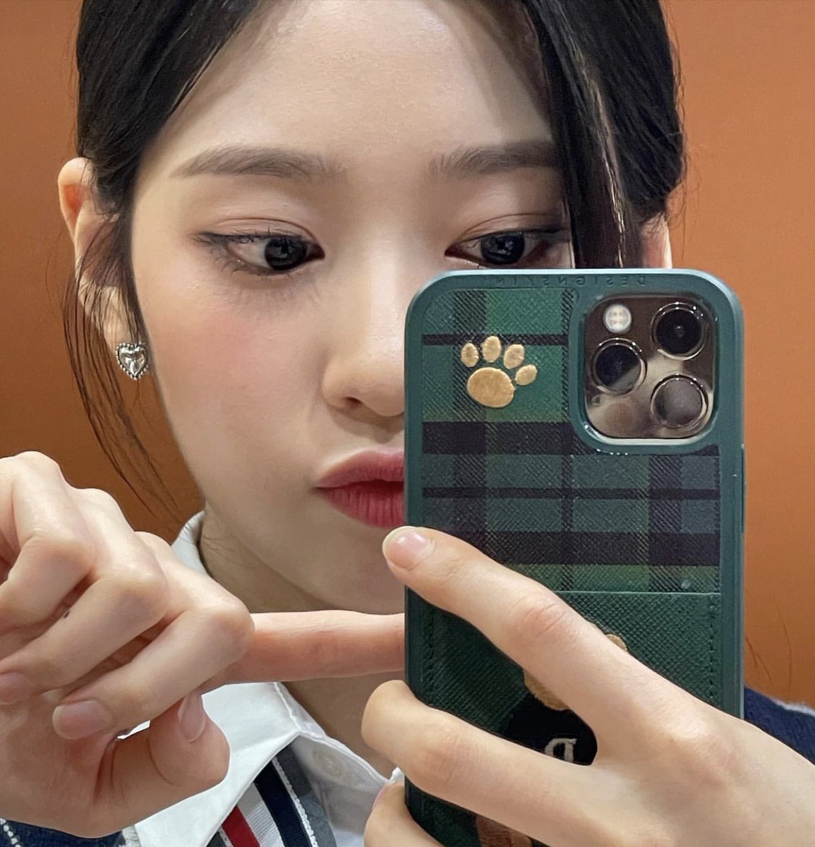 SHE IS WAY TOO CUTE FOR THIS WORLD