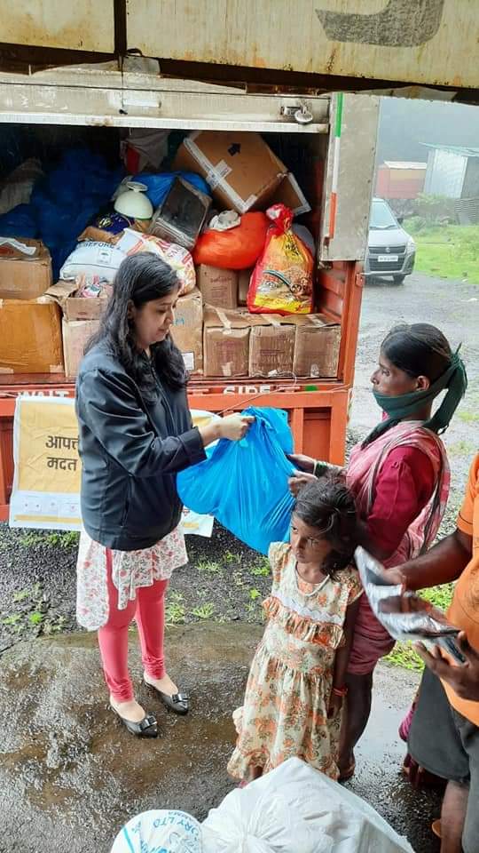 Kalyani_RKD's tweet photo. 22nd July.. Floods.. Landslides.. Devastation.. 100s of deaths.. 100s missing. Lakhs evacuated. 3 surveys.100s of phone calls. 20+ bastis.100s of beneficiaries. Sharing few pics of our Konkan tour.
Thankful to evy1 who supported in whichever way possible.
#BeKindBeHuman ๐๐ผ https://t.co/Y5jHSZBlaH