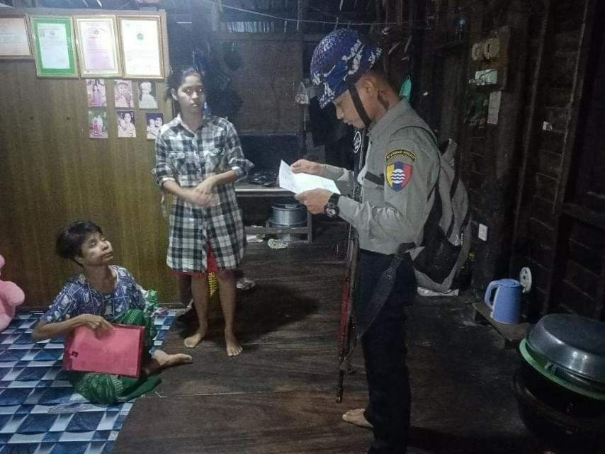 spring21MM's tweet photo. Military Terrorist troops have been raided houses from many wards in #Labutta, #Ayeyarwady Region since Sep 1 on the pretext of guest audits to abduct PDFs. 

-At least 3 people have been allegedly Abducted by Military terrorists for no apparent reason during the raid.

#Sep4Coup https://t.co/vRpwlLtwQv