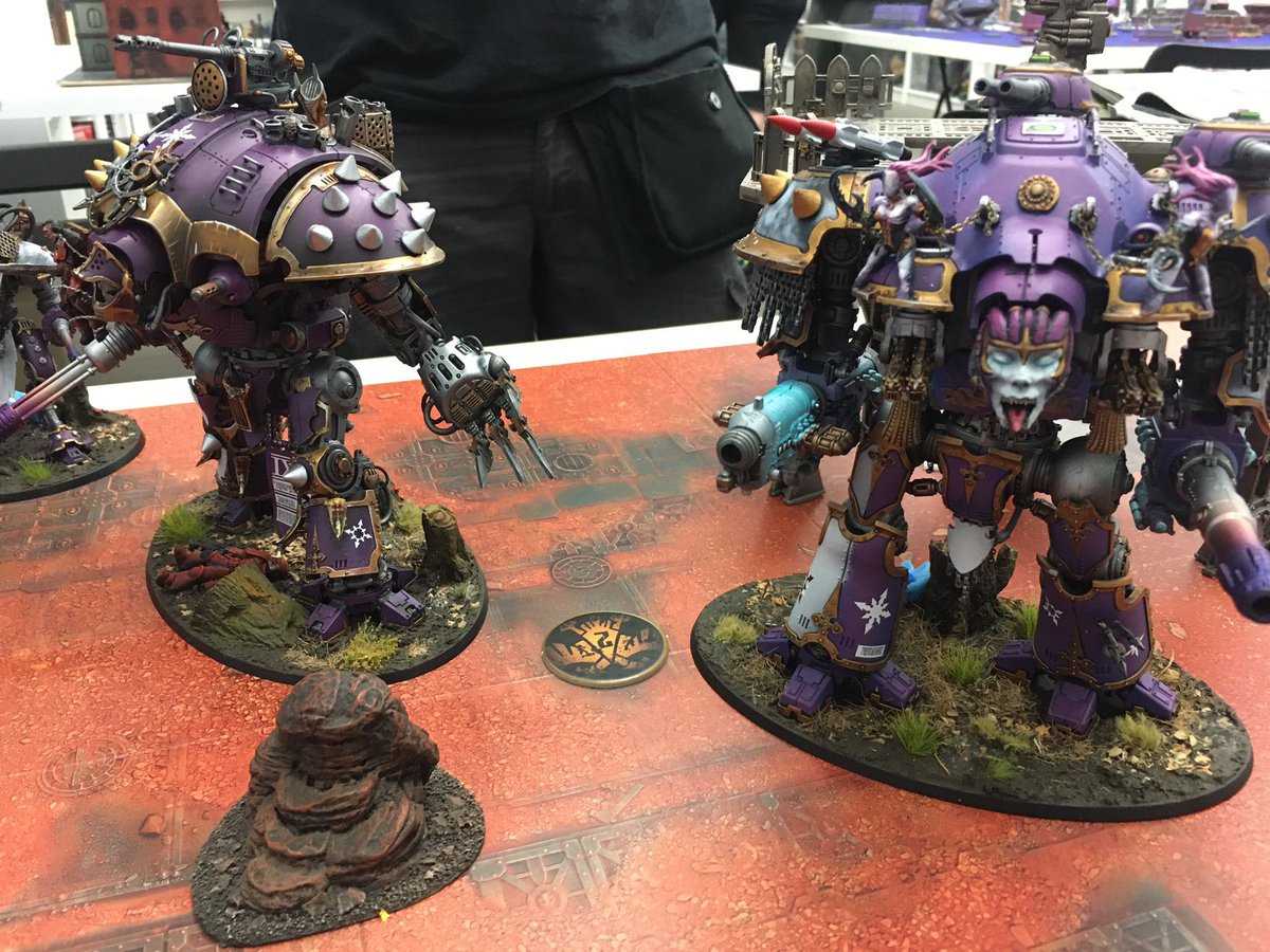 Queldroma's tweet photo. Partidaza de #warhammer40k de los #caballerosdelcaos vs #darkangels #questortraidoris @WarMinis 🍻🍻#slaanesh #GamesWorkshop https://t.co/rtW3kCKLw6