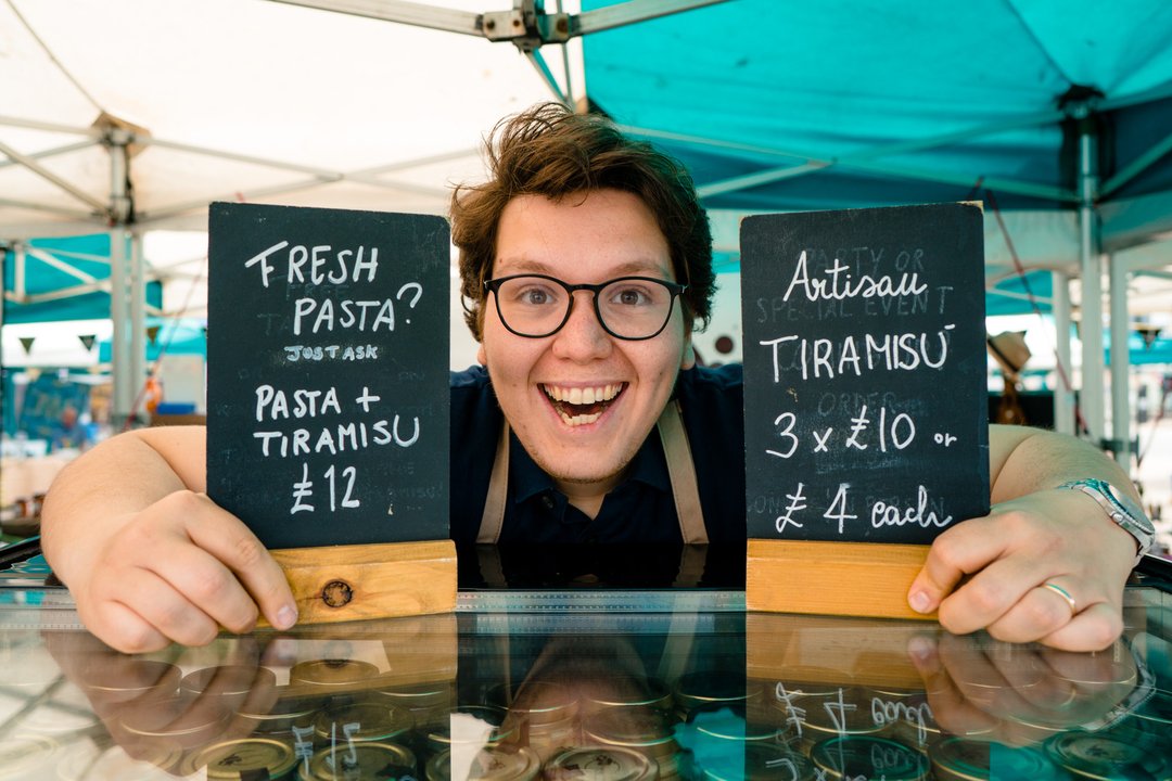 Fresh from a bit of time off, our fabulous Italian friend Ugo, returns to the market today with his ever popular Tiramisu and yummy pasta dishes. Don't leave it too late, they sell out fast! 🇮🇹🤓💛
- 
#tiramisugo #tiramisu #lovepudding #italianfood #locallymade #handmad