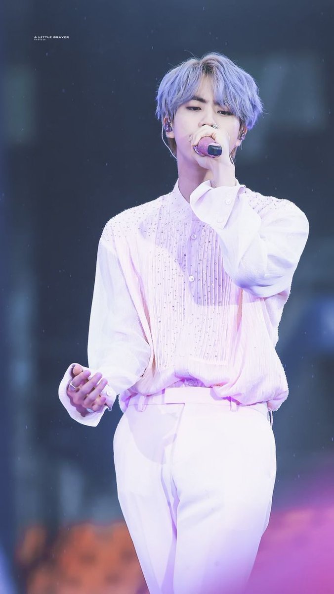 Shineya08's tweet photo. @KSJLOOKSS Vocal King👑💜 #JinOurDefinitionOfLove #BTS_twt #EpiphanyTo100M https://t.co/xDTsb5ql3W