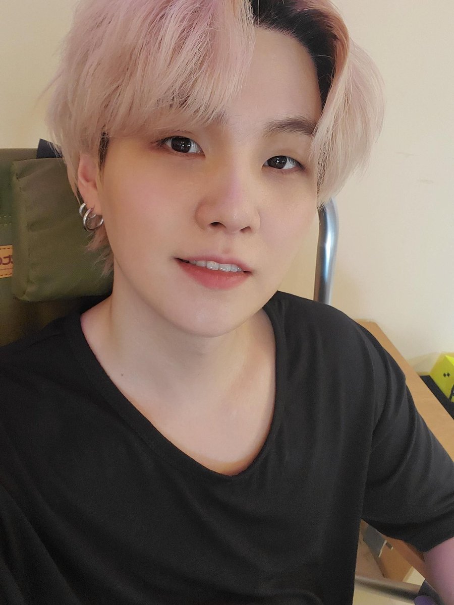 Joonismyhope's tweet photo. mi día :🤢🤮🤢🤮🤢🤮🤢🤮🤢

mi día después de la actualizacion de Min Yoongi: 🥰✨🥰✨🥰✨🥰✨🥰✨🥰✨🥰 https://t.co/CX4yMsc50d