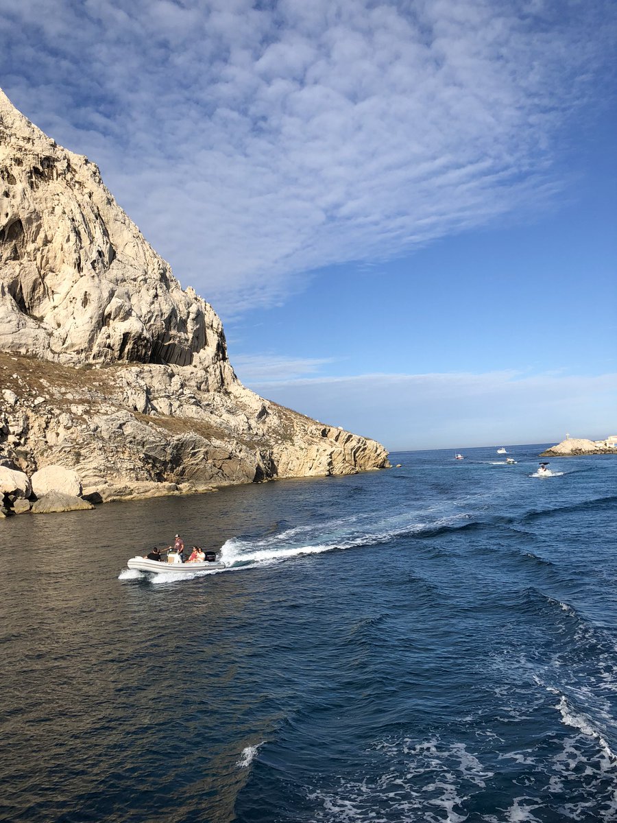 Gometmedia's tweet photo. [En images] @suez soutient à travers le programme Agir pour le capital naturel plusieurs initiatives et solutions basées sur la nature  présentes ce matin sur le bateau hybride #Helios #ParcCalanques @ParcCalanques : #Biolit #GAddication #Revers 👏👏👏 #IUCNcongress #biodiversité https://t.co/ujiklULzmp