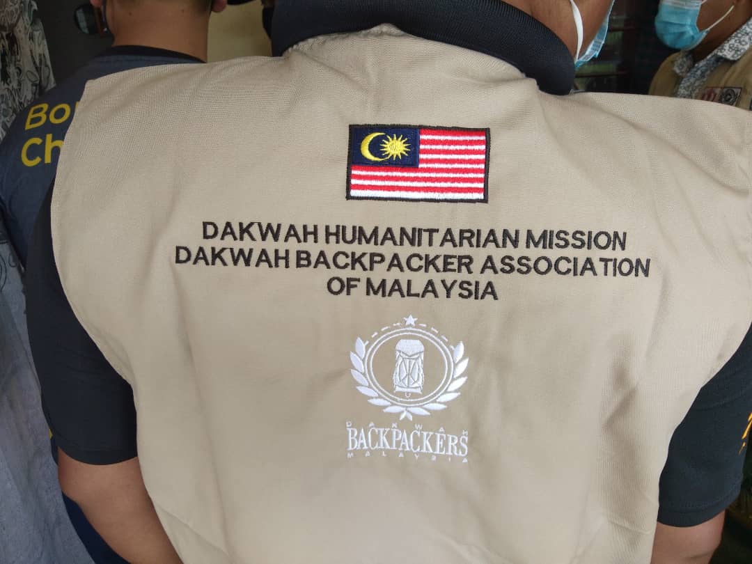 AlongZaimi's tweet photo. Alhamdulillah. Rezeki harini bersama DAKWAH BACKPACKERS MALAYSIA &amp; YAYASAN EZ PRIHATIN menyantuni serta memberi sumbangan kepada keluarga yang memerlukan. 💪

Terima kasih naa untuk peluang ni! 🙏🏼 https://t.co/pCQ3nB0ygm
