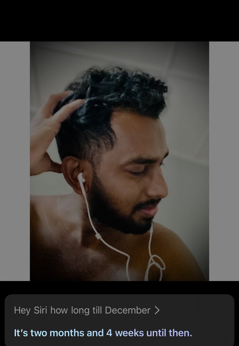 Vickys_Verse's tweet image. Hey Siri! Play ‘blinding lights’ by The Weeknd #WhatYearIsIt #hibernatemode