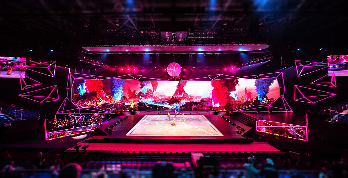 ㅤㅤㅤ

Mengusung tema teknologi, panggung utama Paris La Defense Arena diatur sedemikian rupa dengan big LED screen di sisi tengah yang secara bergantian menampilkan warna andalan masing-masing grup asuhan LV ENT. 

ㅤㅤㅤ    ㅤㅤ