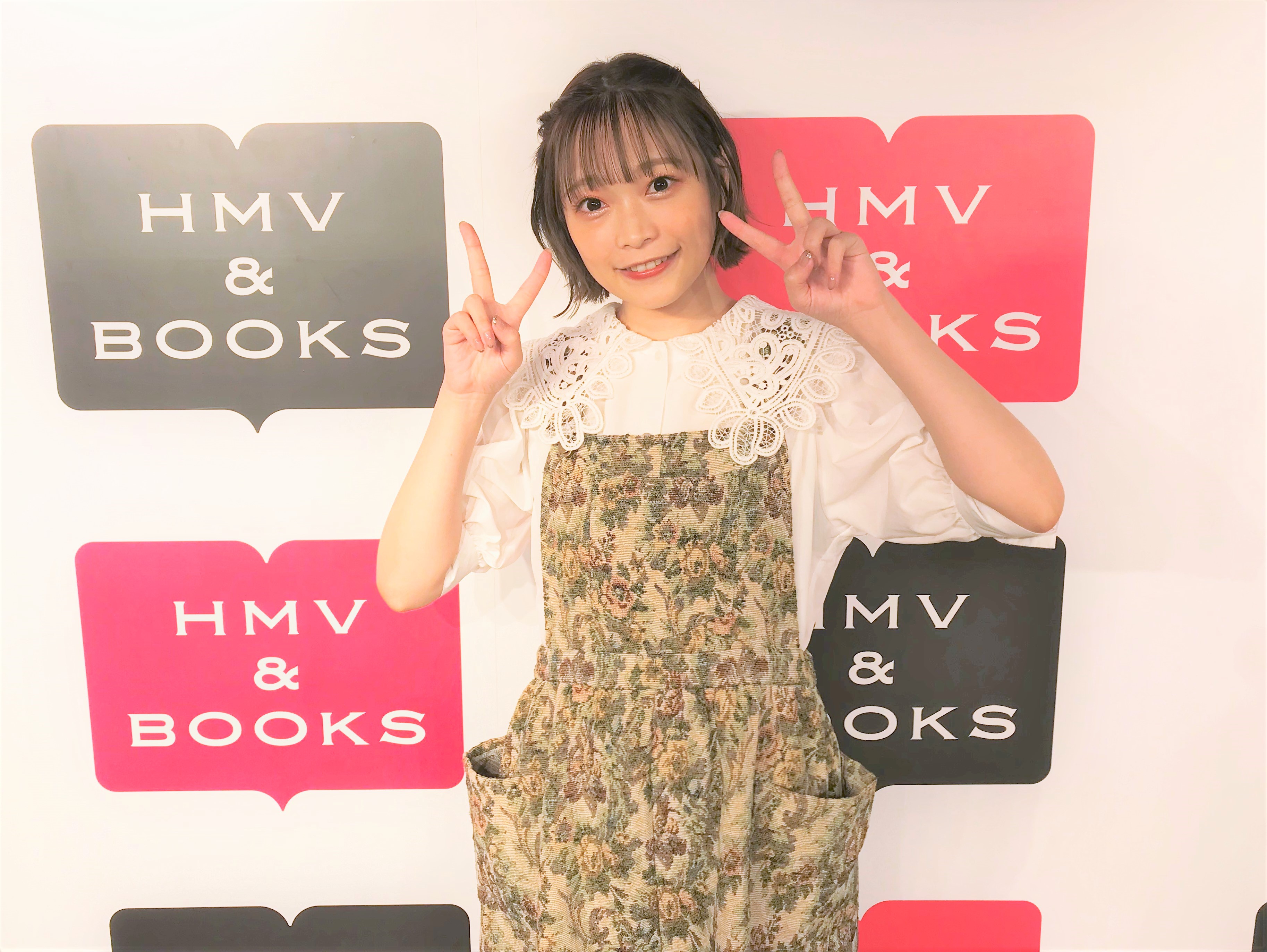 小山百代 1st写真集 となり。 サイン本  ② Amazon.co.jp: 小山百代 1st写真集 となり サイン本 : おもちゃ