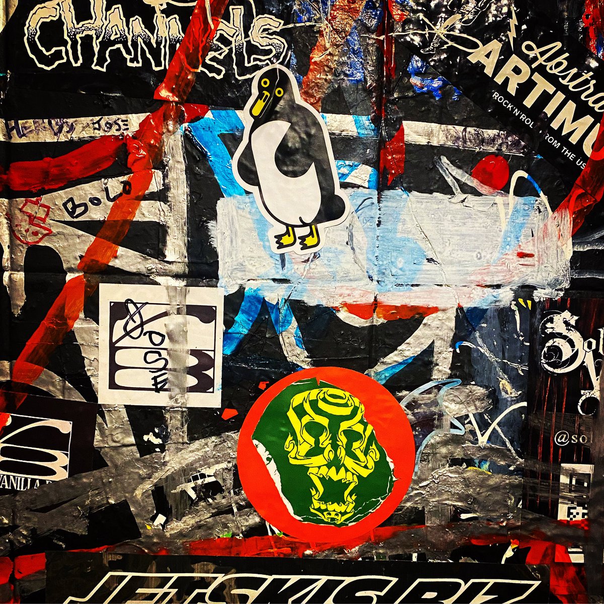 Stukuls's tweet photo. As seen in NYC! I see Penguins everywhere along with a certain space dog and good old Bert!
#NYC #grafitti #streets #newyorkcity #birdwatching #streetlife #bar #art #bert #nystreetart #streetart #laika #dogs #bertstit #brooklyn #manhattanΒ #penguin #penguins @specialsquid https://t.co/pOp6VTBu0x