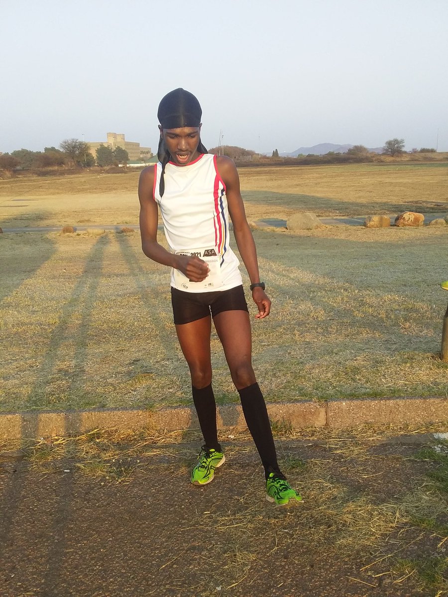 CpourMbovu's tweet photo. my first official 21km done and dusted at Medunsa(SMU).
with a time of 1:32:13. I'm coming slowly but surely. thanks AGN π€π€π€π€π€πβ€
#RunningWithTumiSole
#Running4change
#RunningMan
#SMU21km https://t.co/iJ5WEvVqi3