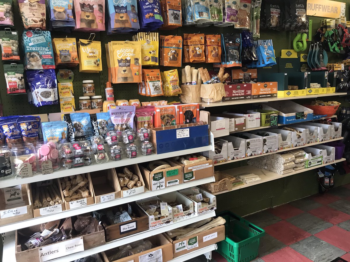 gleadlesspets's tweet photo. Happy Saturday everyone! Here until 3pm today &amp; full of goodies 🐶#staffiesaturday #sheffieldissuper #dogsoftwitter #indiesheffield #dogs #AdoptDontShop #SaturdayMotivation #SaturdayMorning #Sheffield #shoplocal https://t.co/Oo2I8Gk9Rd