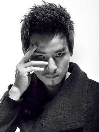 cinemadeinasia's tweet photo. Fiel retrato a #AndyLau y reconocido por haber sido su doble en multitud de ocasiones, tal día como hoy pero de 1978 nació el actor y cantante #DuYiheng, también conocido por #JohnDo o #MarkDu. Recientemente le hemos podido ver como #DetectiveDee así como en varios Cdramas. https://t.co/Hc5zjf0ePP
