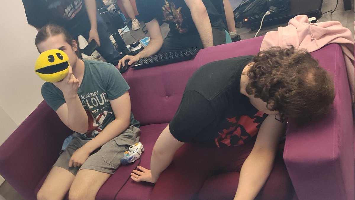 #VirtuaWeekly #88 (15 👥, in der <a href="/VirtuaLoungeBS/">VirtuaLounge</a>)
Gewinner: <a href="/Sabaca2g/">Sabaca</a>!

Knappes Ding, Sabaca baut seinen Score aus! Shoutout an <a href="/Lucky30_/">Lucky</a> und @RinorHrr, die derzeit Frankreich (Temple) unsicher machen! 

Bracket: challonge.com/virtuaweekly88