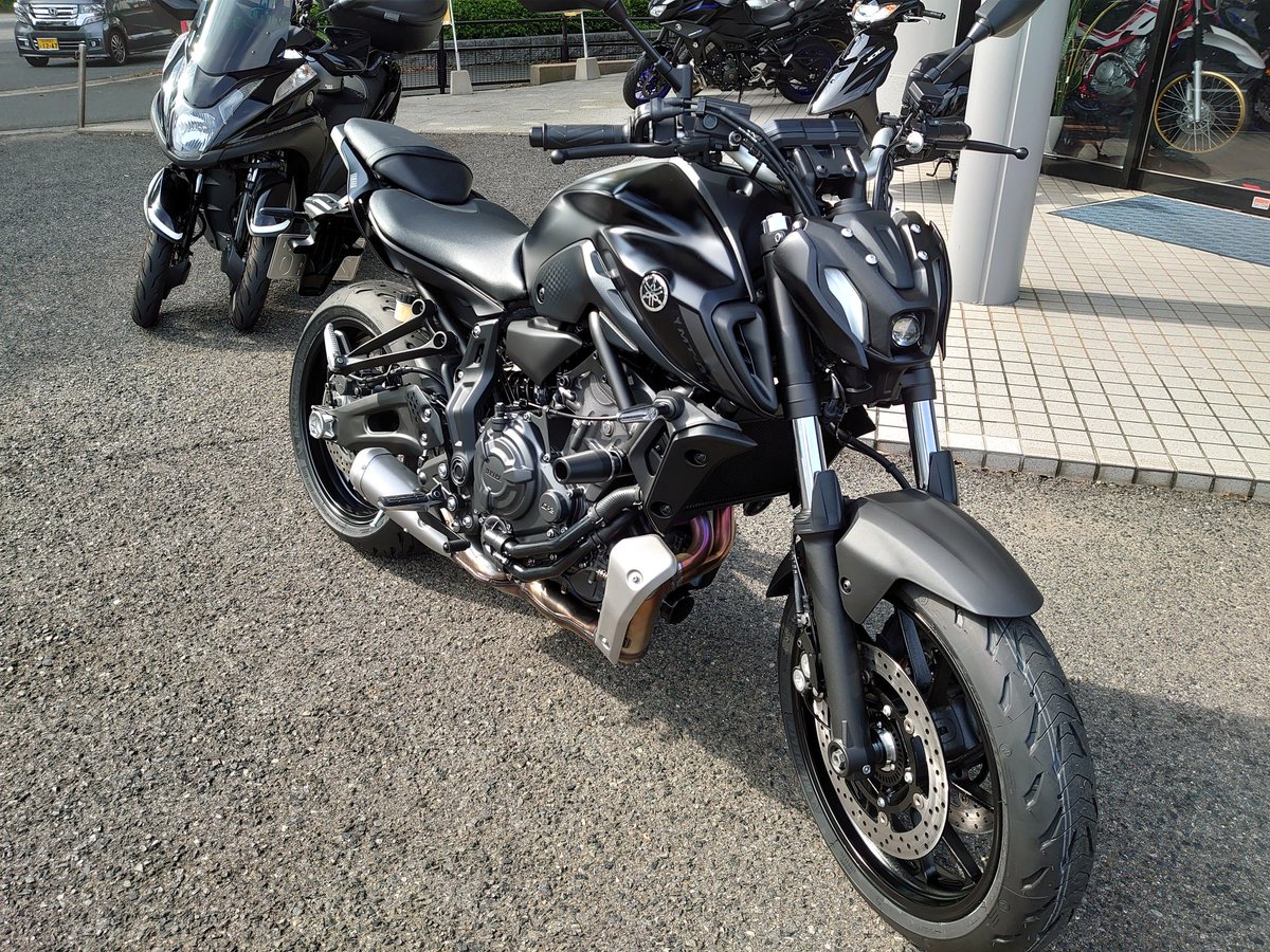 mt07_yoshi's tweet photo. 本日納車しましたぁ😅
MT07です☺️
大切に乗ります⤴️
因みに息子に乗ってもらい家に着きましたぁ😅
乗れるんかなぁ私💦 https://t.co/yJ0eTXP0gr