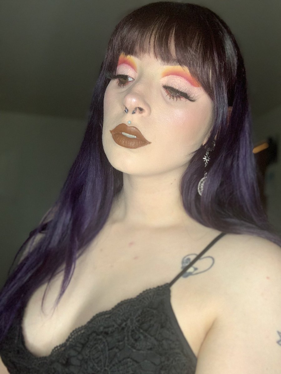 c2cosmeticsxo's tweet photo. damn i didn't take a photo of the second fit but here's the look for it https://t.co/80rnlqItaK