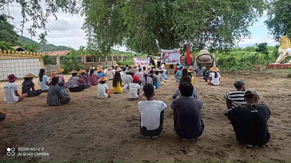 jayyyshinn's tweet photo. Protest against military dictatorship on Sep 4 by residents from northern part of Salingyi &amp; eastern part of Yinmarpin  #TakeAction_NoMoreWords #WhatsHappeningInMyanmar #Sep4Coup https://t.co/wsgNJcn4a9