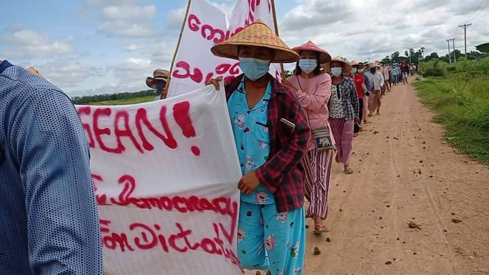 jayyyshinn's tweet photo. Protest against military dictatorship on Sep 4 by residents from northern part of Salingyi &amp; eastern part of Yinmarpin  #TakeAction_NoMoreWords #WhatsHappeningInMyanmar #Sep4Coup https://t.co/wsgNJcn4a9