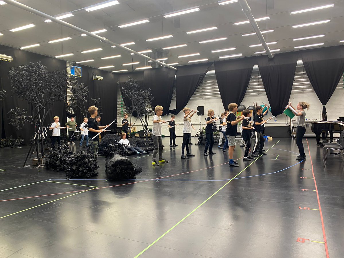 TrinityBoysChoi's tweet photo. Saturday morning and straight into the most complicated choreography for the #Fairies #AMidsummerNightsDream #Britten #Sweden #Youspottedsnakes https://t.co/VaeGwCYrcD