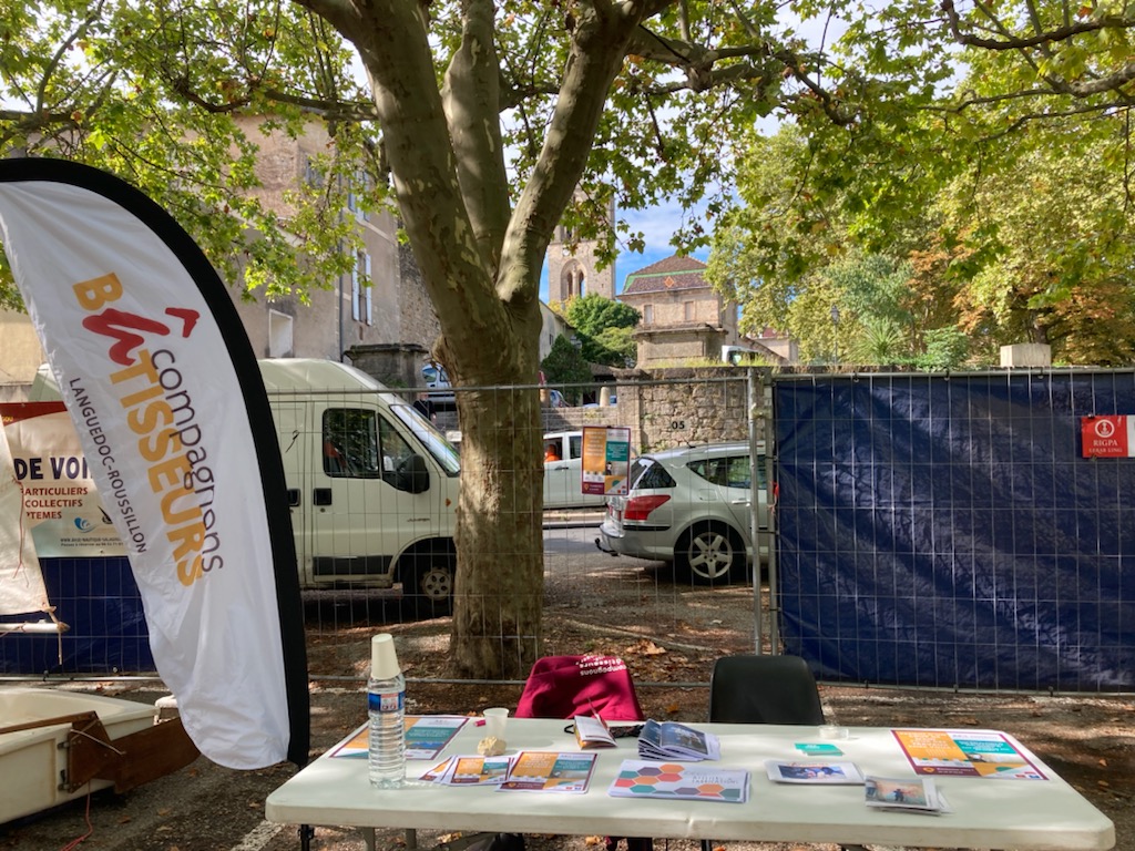 CompagnonsO's tweet photo. Les Compagnons au cœur de l'effusion associative de Lodève toute la journée ! Venez échanger avec nous ! @LodevoisLarzac @villelodeve https://t.co/IGQxY22eJW
