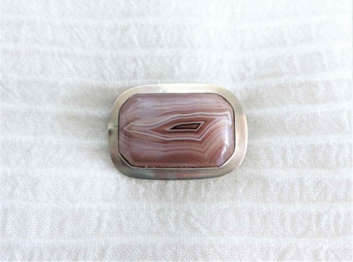 Antique Edwardian brooches in my #etsy shop: Edwardian Silver-plated  Botswana Agate Brooch £65
etsy.me/3DOtSHG

#etsyuk #etsyvintage #vintage #vintage1900s #1900s #edwardian #vintagejewelleryfun #vintageedwardian #agatebrooch #bandedagate #agate #antique