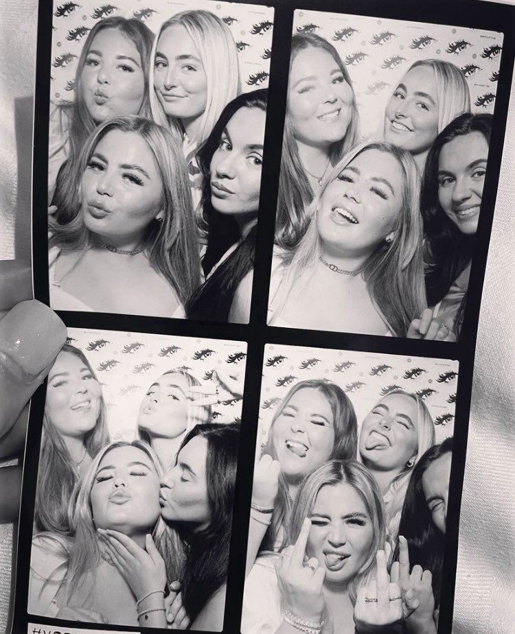 jazsims1's tweet photo. 4lifers ✨✌🏻💜 https://t.co/e8erShhvFm