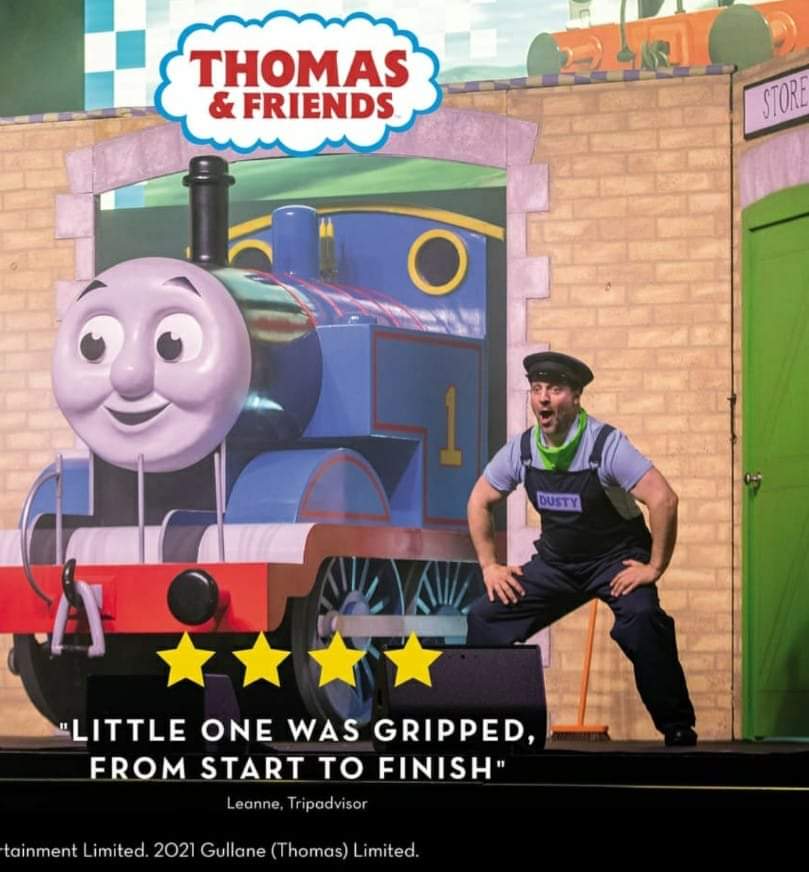 The face 😂 Dusty definitely just sat on that broom