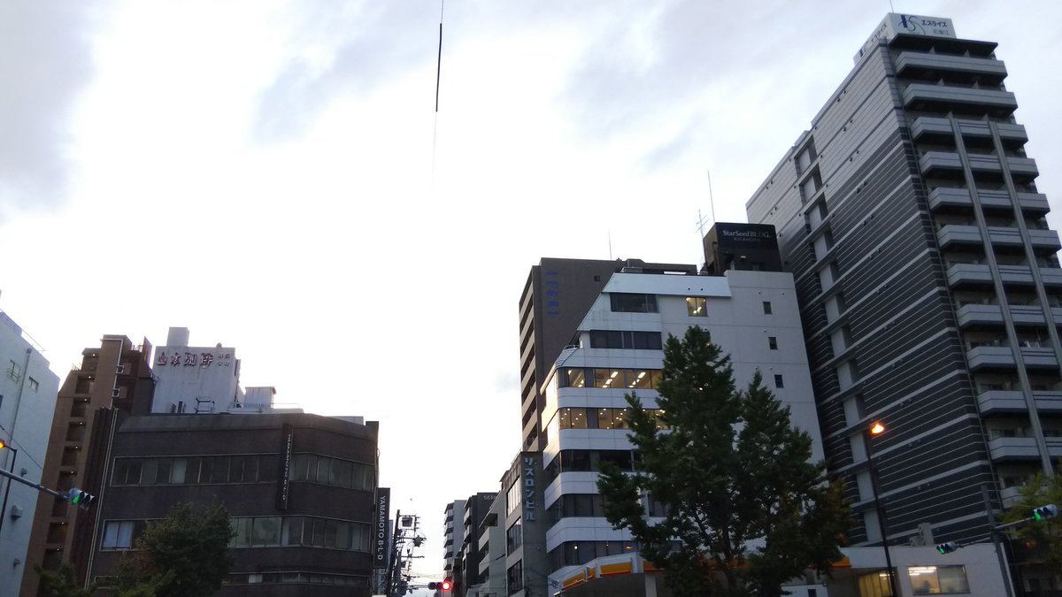 jimish73's tweet photo. 雨も上がって青空も見られます。北堀江のビルの間を抜けて来る風が心地よく感じる、開場約20分前の堀江Goldee、LADY GO!STAR1stワンマンライブ会場より
#LADY_GO_GO
#堀江Goldee
#1stワンマンライブ
#Yukko
#Shion
#Michiko
#LadyMonster
#ふわふわお当番 https://t.co/BcX1oUf7Z5