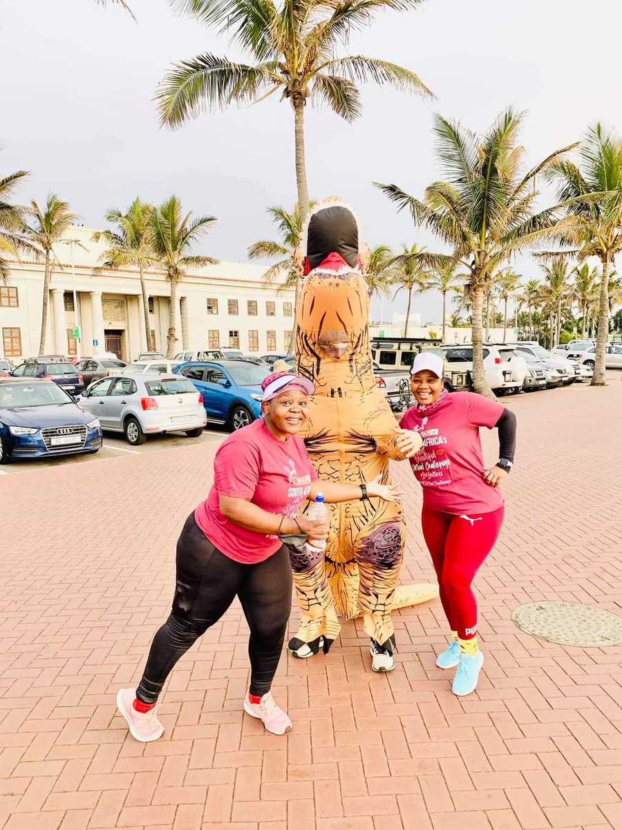 Leko3's tweet photo. #SPARVirtualChallenge #LiveLimitless #RunKZN Mascot was a cherry on top. I had to stop and pose for a picture πππ https://t.co/gEWwK4nD9M