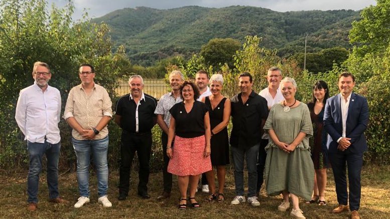 FDAOccitanie's tweet photo. 🗳 Élection @cma_ariege

📢 Conférence de presse de la liste @FiersArtisans09

🗣en présence de :

👉 @BORDENAVESandr1 tête de liste et colistiers @FiersArtisans09

👉 @Aguilera_CMA31 tête de liste @FDAOccitanie @Fiersartisans31   

🚨 Du 1er au 14 octobre
🗳VOTEZ @FiersArtisans https://t.co/GoJfwaBN3p