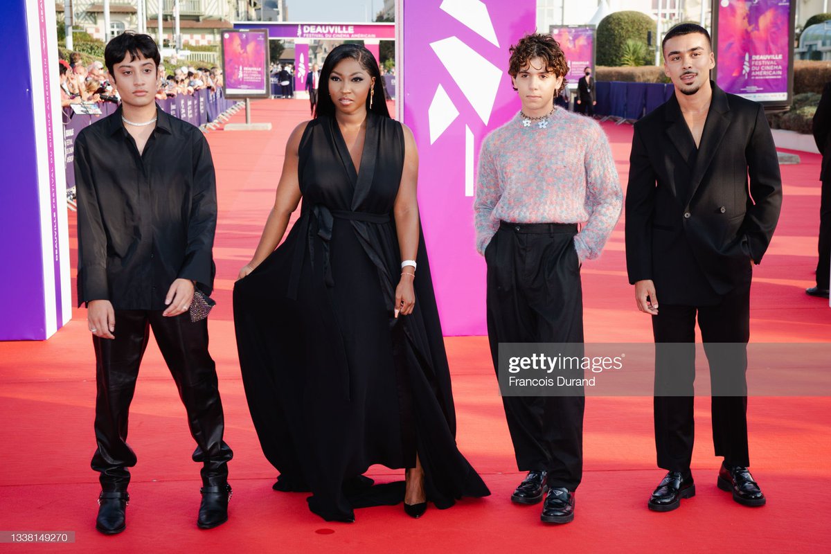 SparkDise's tweet photo. what a beautiful moment in Deauville je hurle 💙 @JohanPapz @sulivangwed  @fatouguinea @AslfInes https://t.co/Vx0nP3mSqS