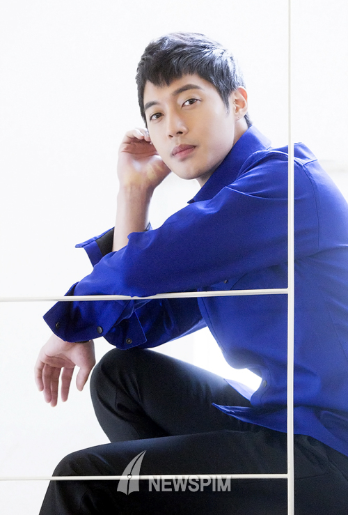 KimImmAme's tweet photo. 20 นาทีสุดท้าย เจอกันหน้าจอจ้าาาาา
Ticket Reserve : https://t.co/IVfToOKjKQ…
#KIMHYUNJOONG
#PRISMTIME
#FlyingInTheBlue💙
#HENECIA
#MonthlyConcert https://t.co/PzieNfKltL