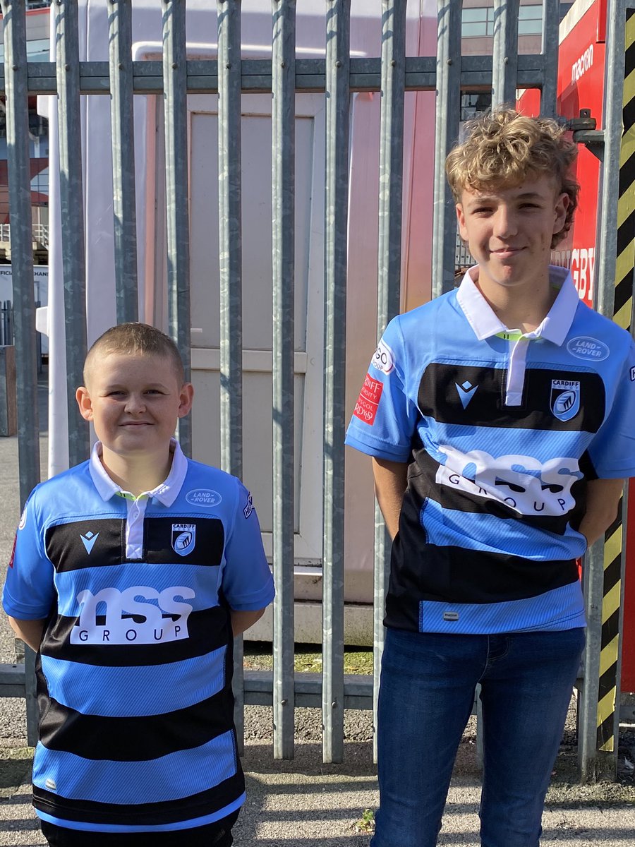 hlrob24's tweet photo. Boys in their new @Cardiff_Rugby shirts before boarding the @CardiffBluesSC bus to Harlequins to watch the boys, good luck Cardiff 🏉🏉 https://t.co/pvFollb4Y8