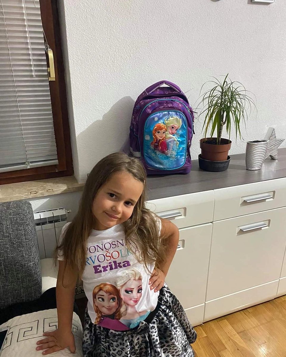 MagicprintSi's tweet image. ✨Prvošolki Eriki želimo srečno v novem šolskem letu. 💞 Mamici se pa zahvaljujemo za zaupanje.👌