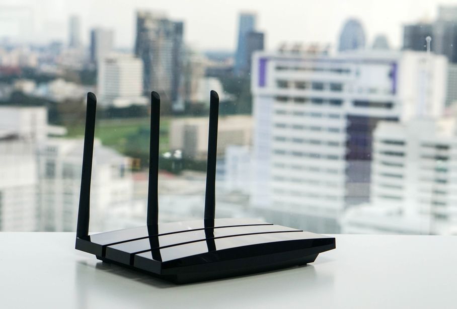 GMAgregsays's tweet image. If your home Wi-Fi router or range extender is from 2015 or before please update or replace it. There is a big flaw making them a huge security risk 
#HomeWiFi 
#SecurityRisk 
#HardwareUpdate 

ow.ly/AUBS30rScX6