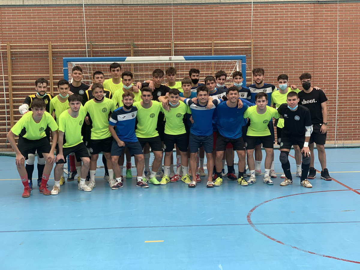 RafaGilFutsal's tweet photo. Hoy visitamos a nuestros amigos de @CDLeganesFS una visita fija en nuestras pretemporadas.
Un muy buen entrenamiento 🔝🔝 con su juvenil. Un muy buen grupo suerte en la temporada y gracias por la disponibilidad. 
 Que no pare la ⚽️ @juventud_VK #123guillen https://t.co/AIuUlnNek9