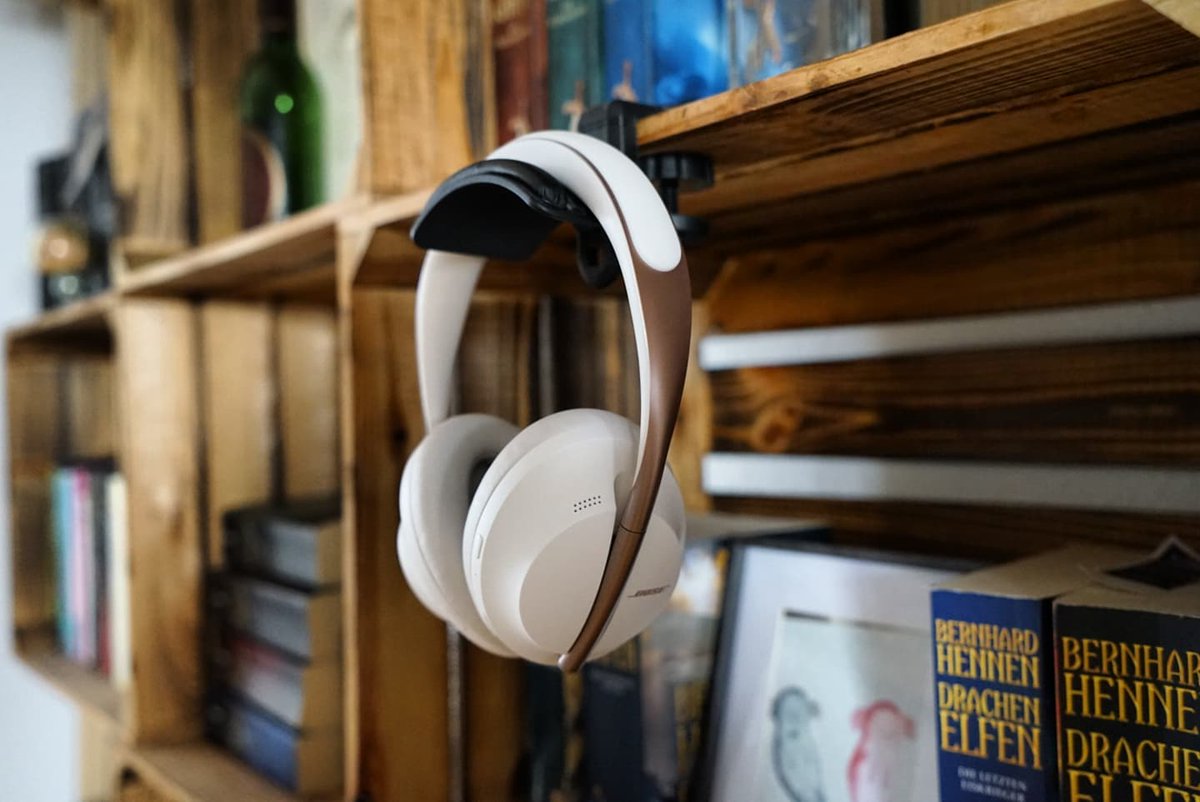 #BackToSchool zu gehen ist gar nicht so schlimm, wenn du deine #BoseEarbuds, einen frischen heißen Kaffee und deine Lieblingsdecke dabei hast, um deinen Fokus zu finden. bose.life/3BqTlox