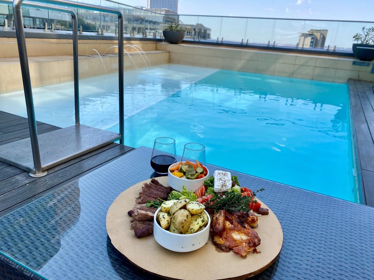 LaurasWorldza's tweet photo. #CentralOne’s Flavour Board for 2..
A 28-day aged grilled Beef Rump (we requested ours medium-rare),
Roasted veg,
Peri-Peri basted Baby Chicken,
Greek Salad,
Roast potatoes..
https://t.co/r1fAmuvKKb
It's starting to feel a lot like Summer! 😎
#LaurasWorld
#RadissonBluGautrain https://t.co/kJE91J4zFE